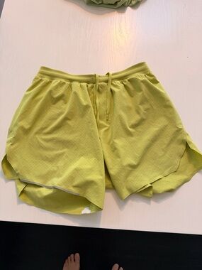 lululemon athletica Men's Lime Green Athletic Shorts. Fast and Free

No liner.